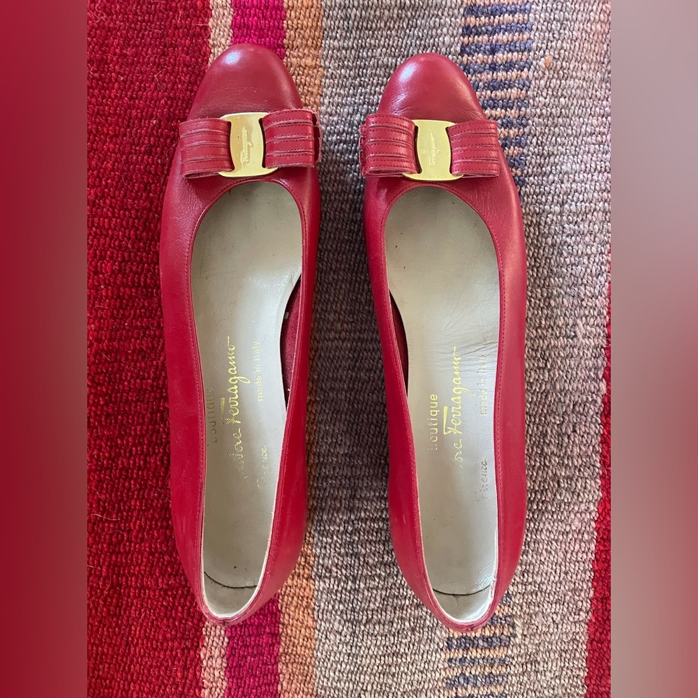 Salvatore Ferragamo Boutique vintage Bow Ballet shoes with slight heel